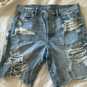 American Eagle distressed Bermuda shorts
